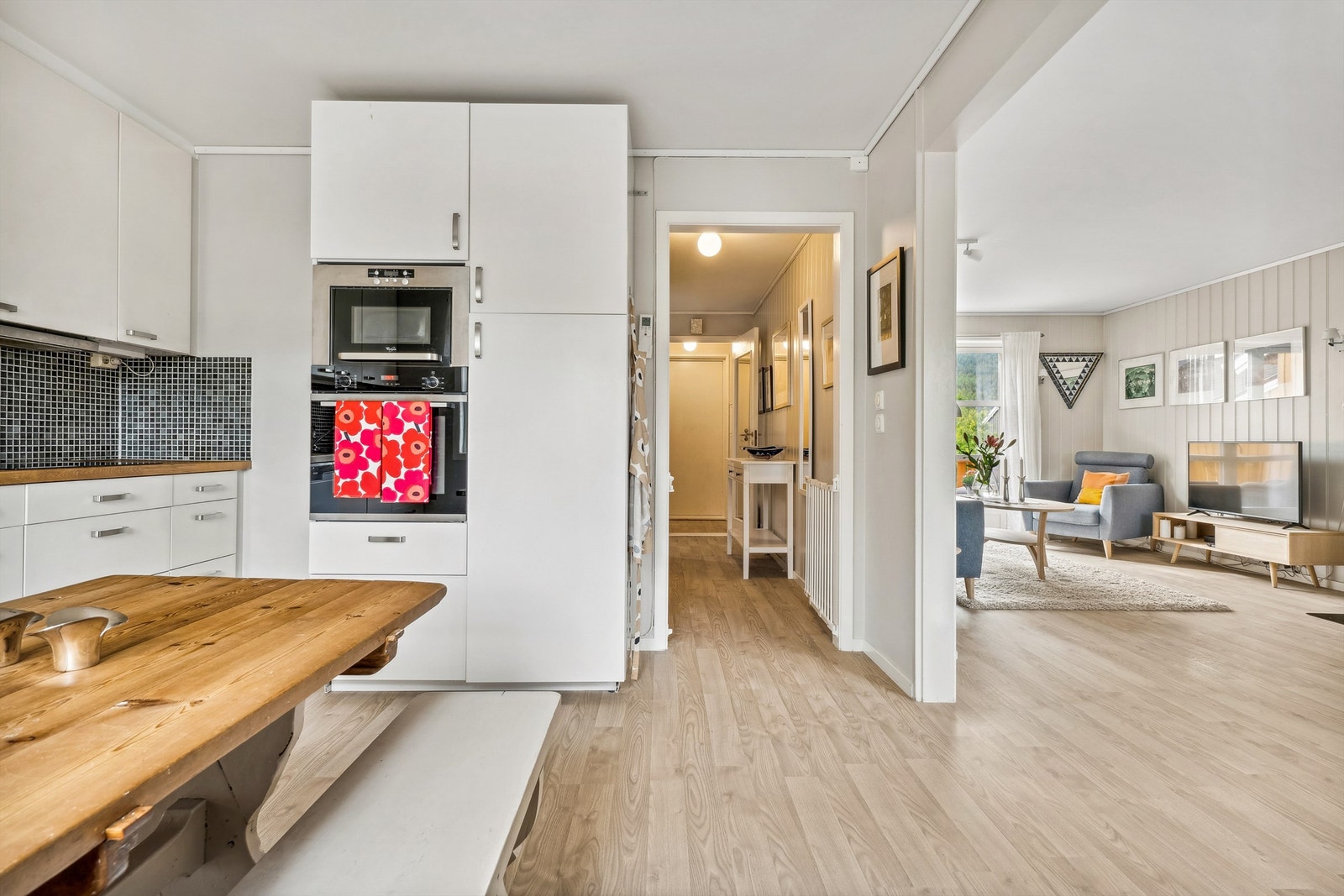 Kjøkken mot stue. Galleribilde