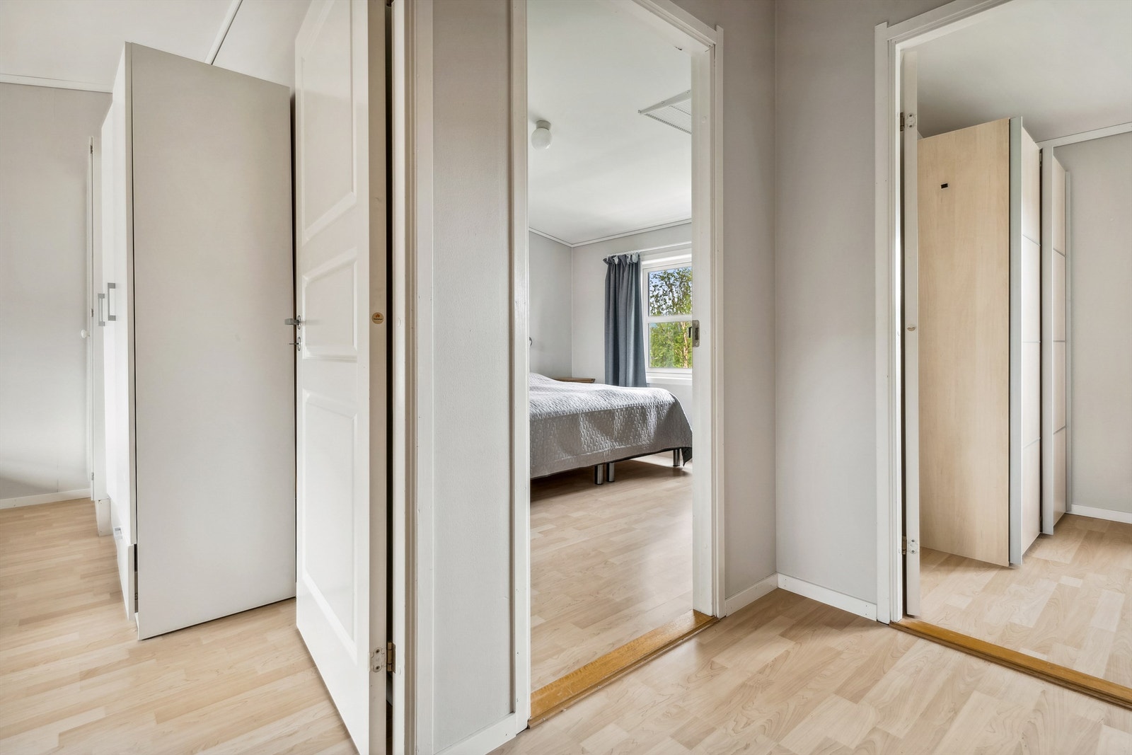 2. etasje har 3 soverom og bad/vaskerom. Galleribilde