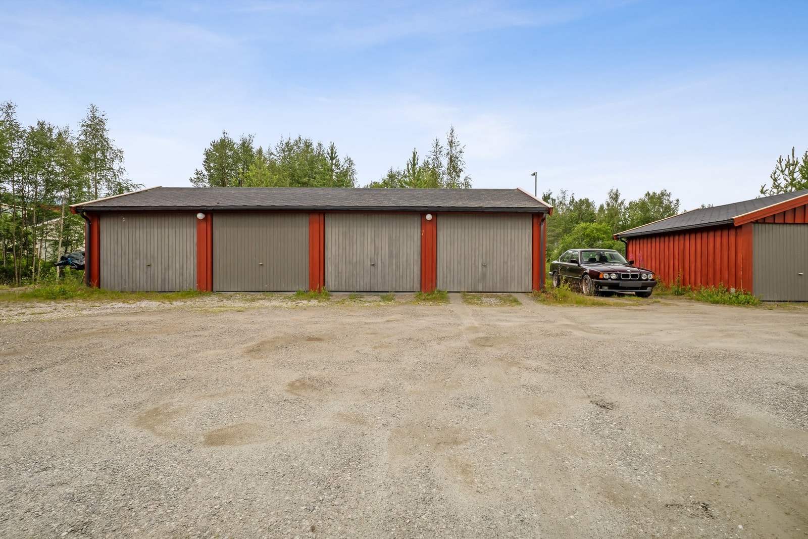 Det følger parkeringsplass i garasje med boligen. Galleribilde