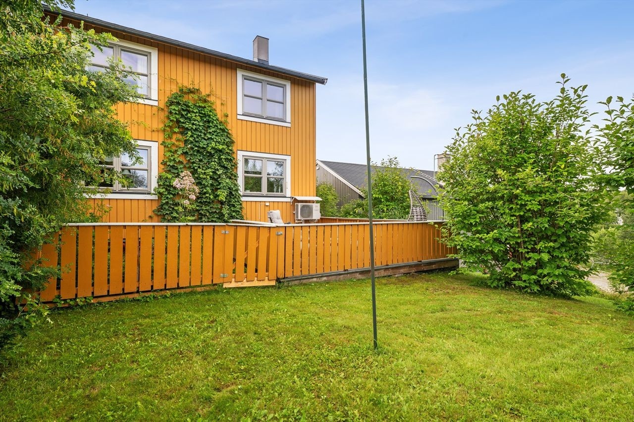 Med gangavstand til barnehager, skoler, sykehus og sentrum er dette en svært praktisk beliggenhet for familier Galleribilde