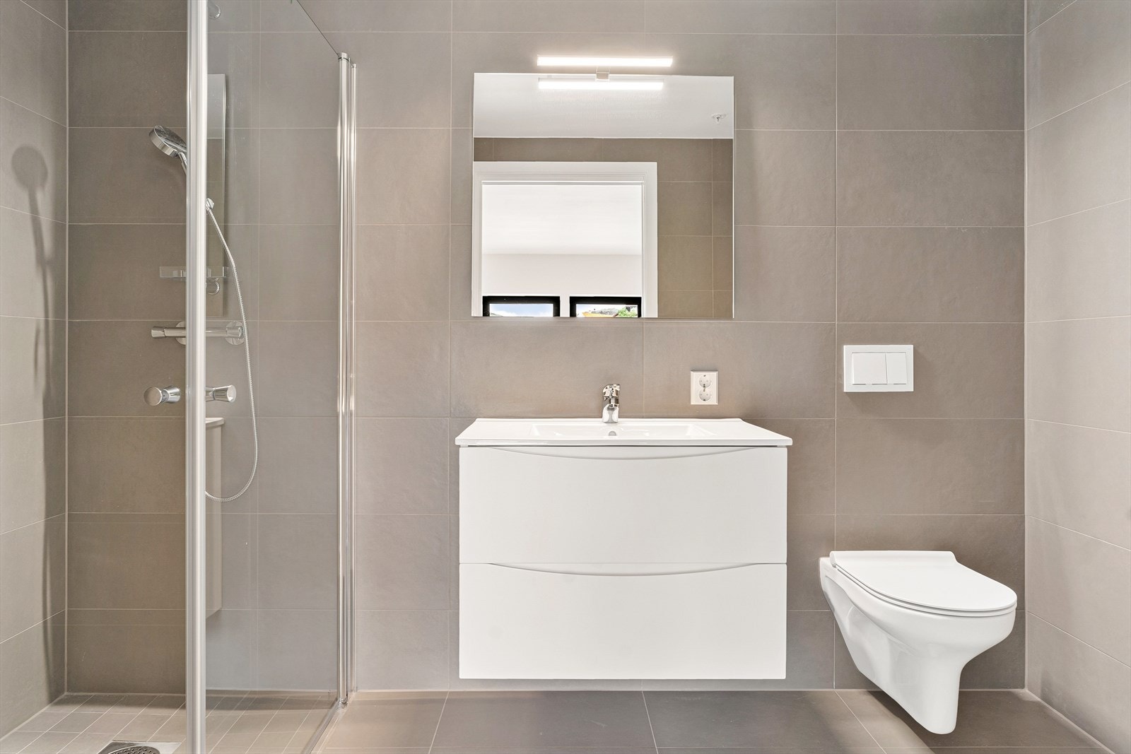 Moderne og lekkert bad levert av Karsten Bjelland Galleribilde