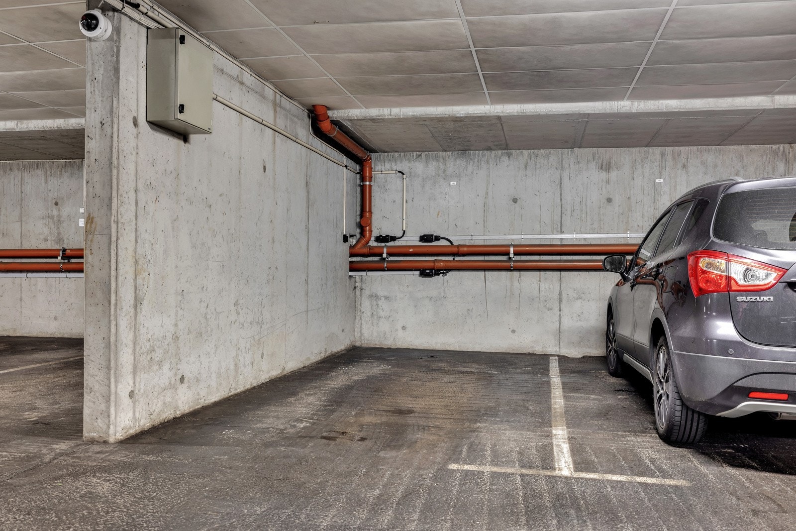 Leiligheten disponerer to parkeringsplasser i felles garasjeanlegg. Galleribilde