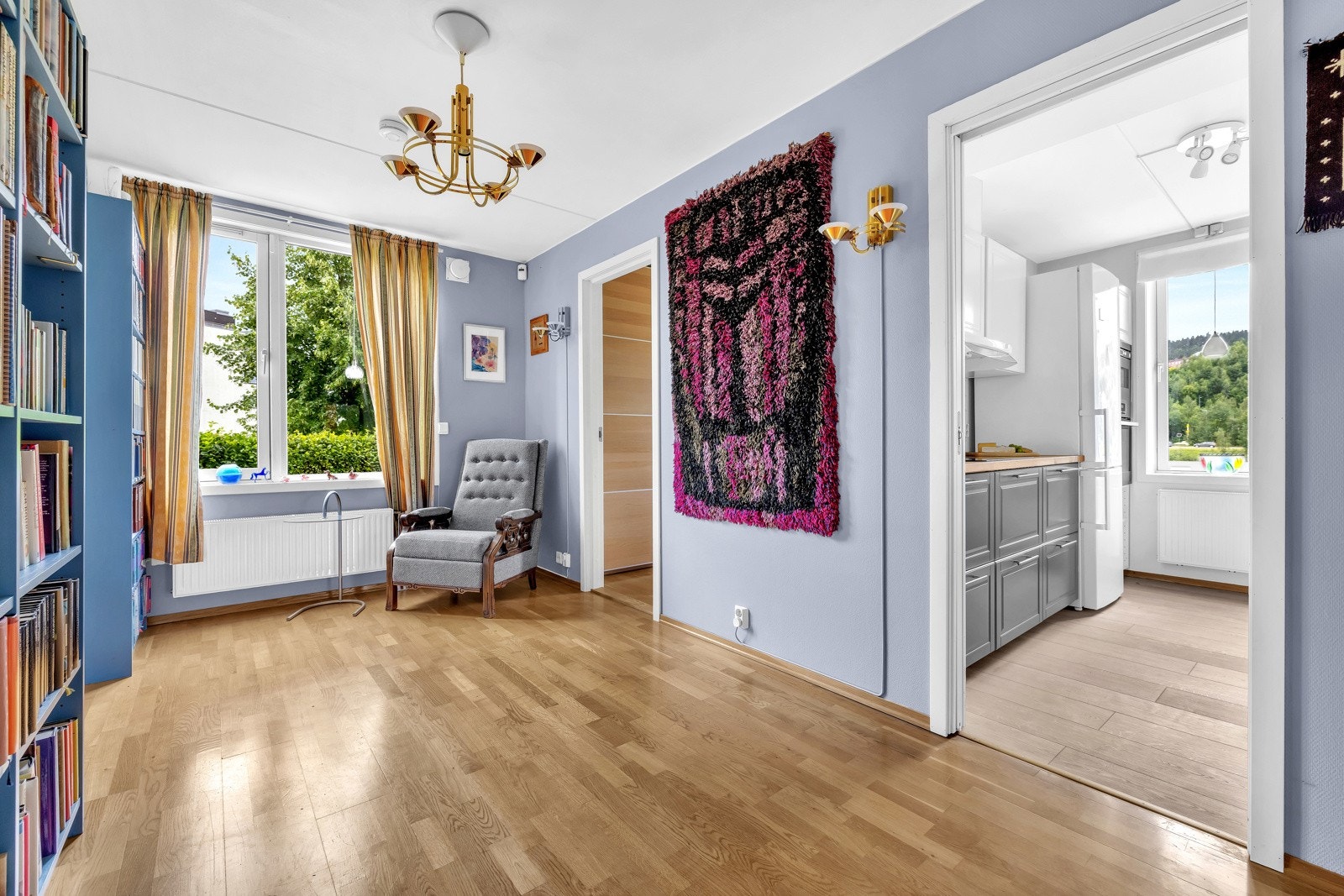 Flott hallrom med plass til bokhyller eller kommode om du ønsker det. Galleribilde