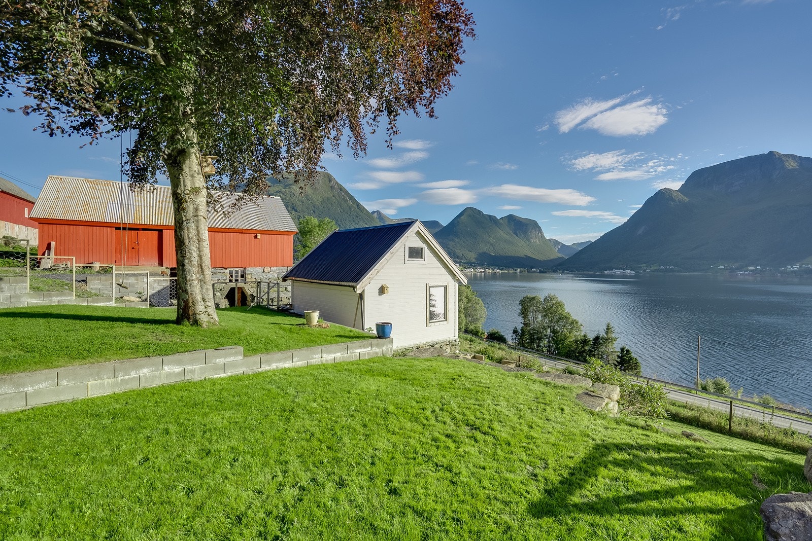 Koselig uthus med stort potensiale Galleribilde