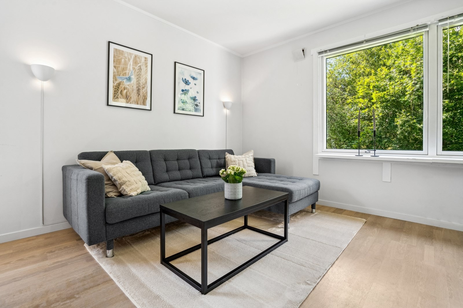 I stuen er det plass til en trivelig sittegruppe. Galleribilde