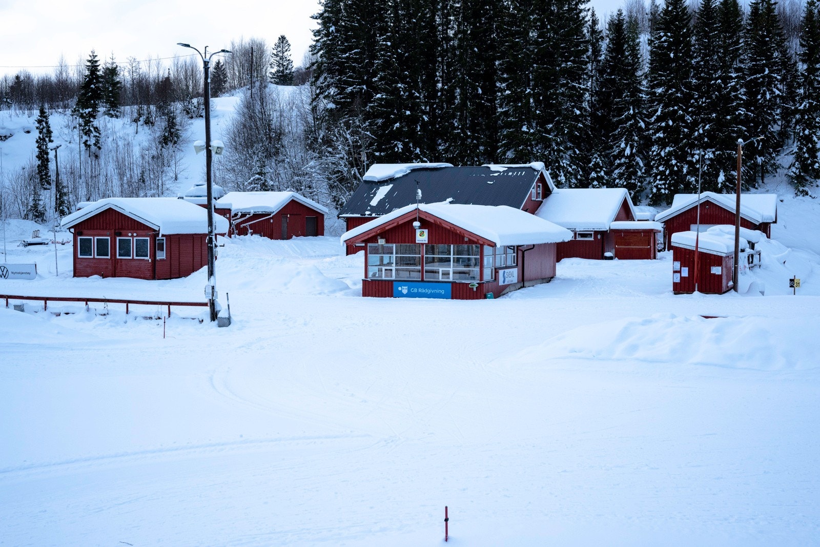 Kun 8 min spasertur så er man ved Saupstad skisenter. En fantastisk skiarena med snøproduksjonsanlegg Galleribilde