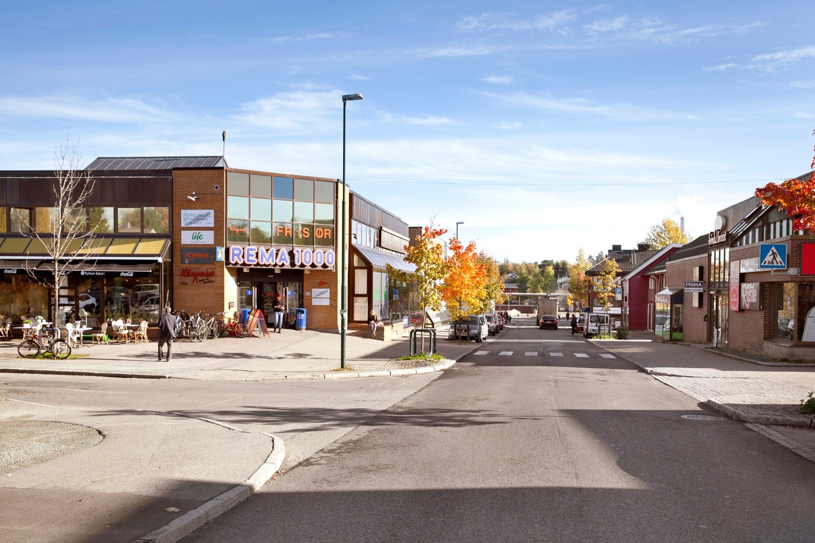 Gangavstand inn til Heimdal sentrum som byr på det meste som bl.a. dagligvare, vinmonopol, treningssenter, restaurant og ferskvaredisk Galleribilde