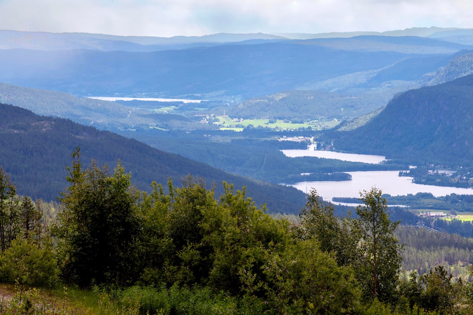 Området forvandles vinterstid til et eldorado for den skiglade. Det er også mulighet for rike naturopplevelser resten av året, som f.eks. flotte turer i storslagen natur, bærplukking og fisking i krystallklare fjellvann. Galleribilde