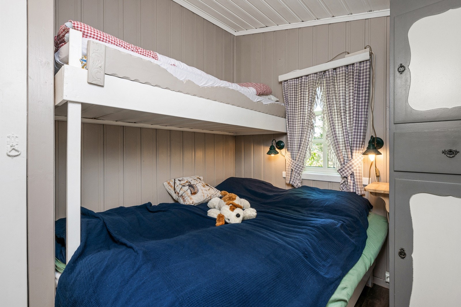 Begge soverommene er innredet med køyesenger, noe som gjør at man får plass til hele familien. Galleribilde