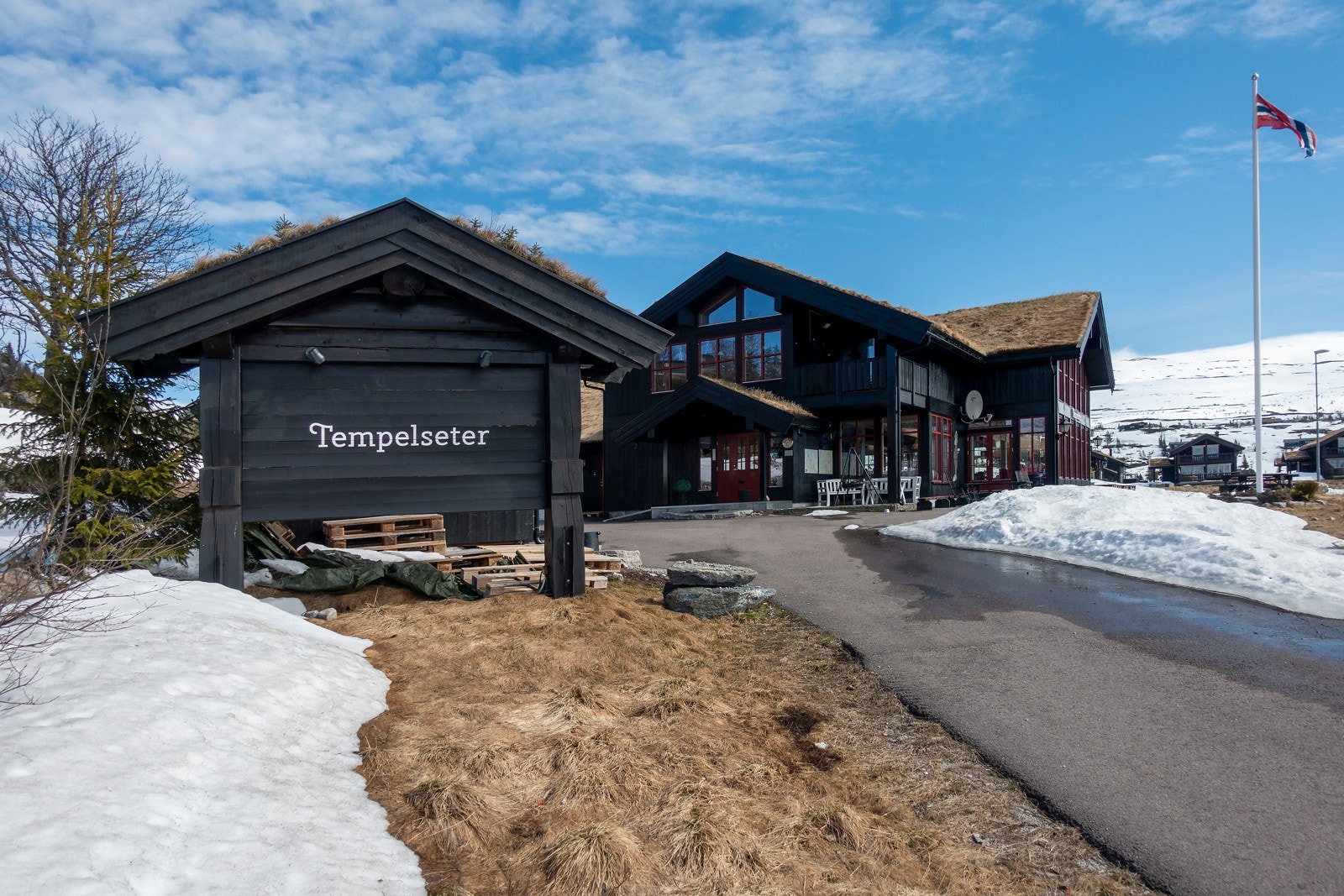 Tempelseter sitt alpinanlegg passer ekstra godt for barn, med bakke på 500 meter og T-krok. Ellers er det ca. 30 min med bil til Haglebu skisenter. Galleribilde