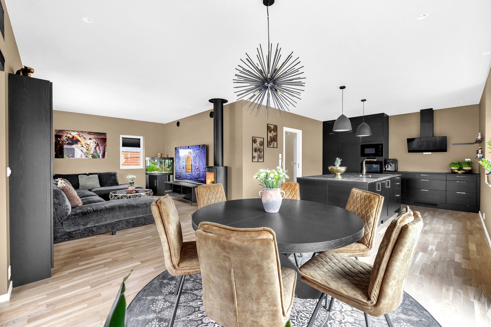 Boligen har et godt inneklima med balansert ventilasjon og vannbåren varme i gulv Galleribilde