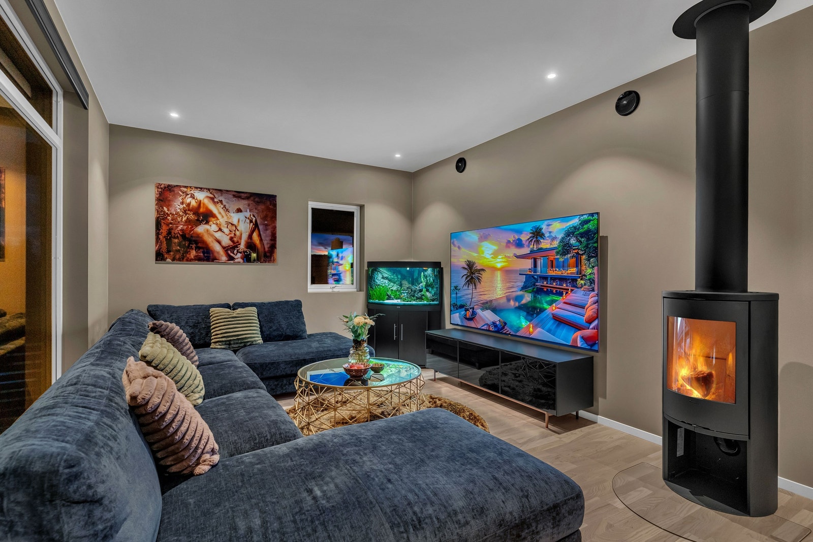 Peisovnen setter en lun og god stemning til rommet Galleribilde