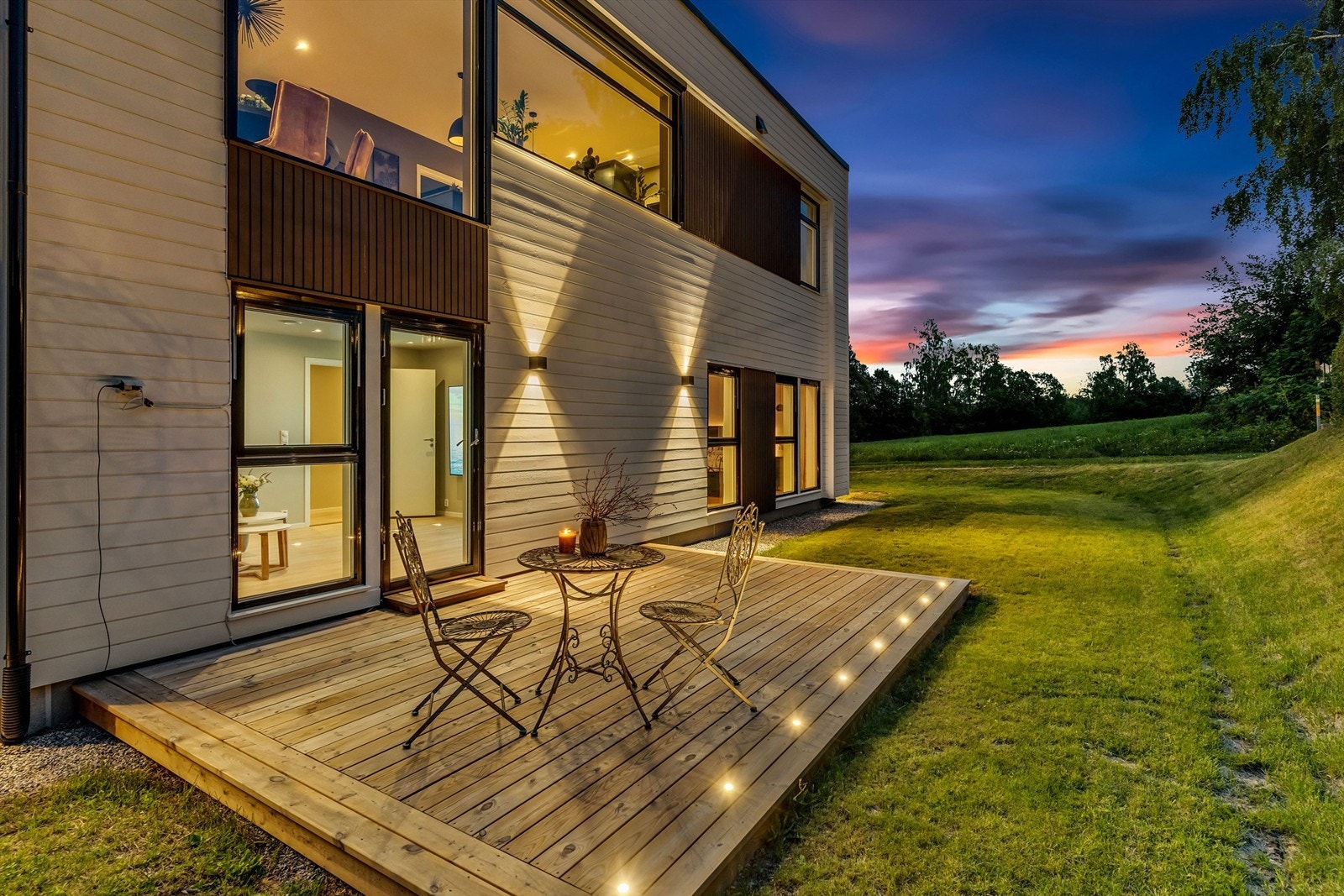 Markterrassen er plassert på boligens sørside Galleribilde