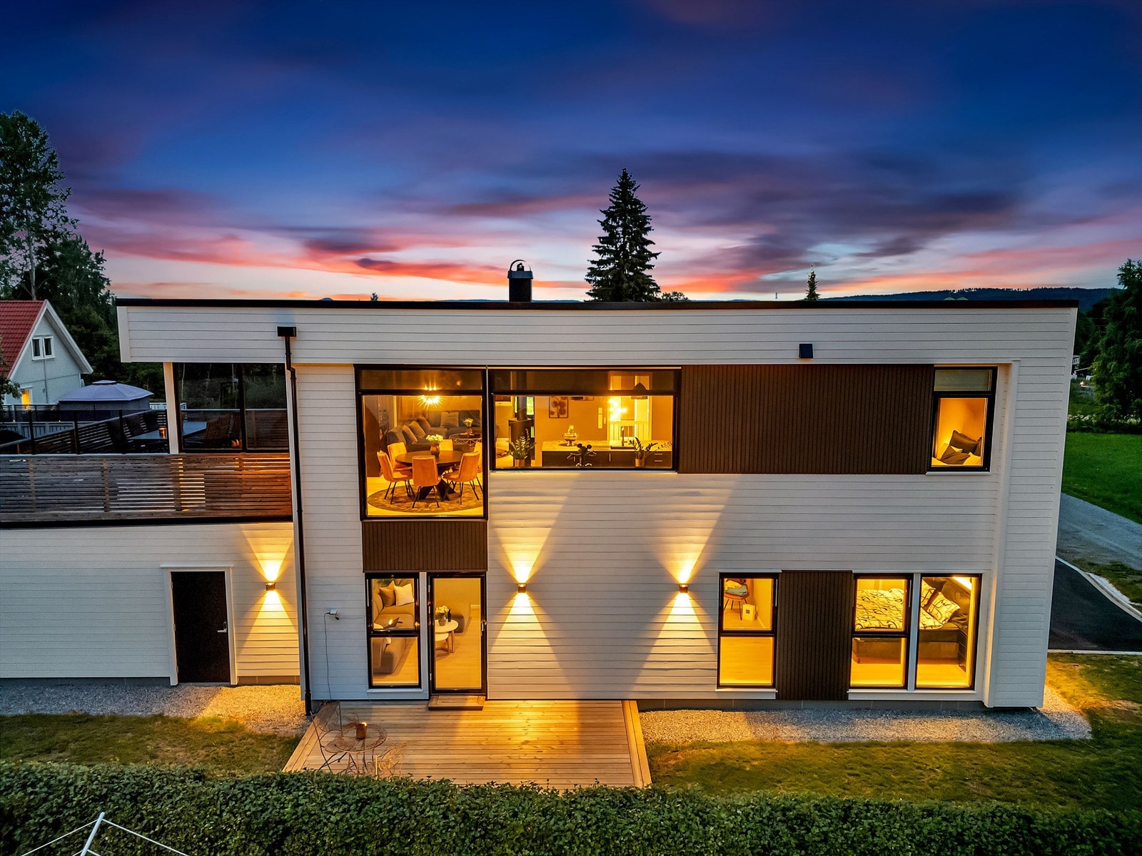 Boligen går over to etasjer med god planløsning, smakfull innredning og ekslusive detaljer Galleribilde