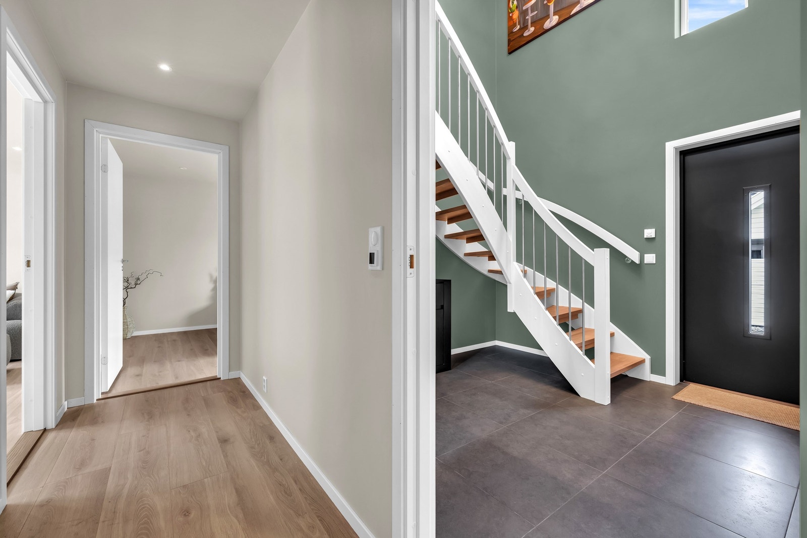 Trappehall med fliser på gulv Galleribilde