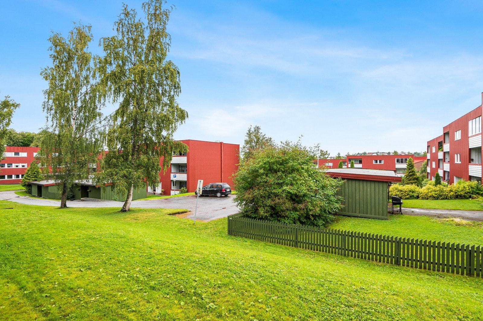 Veldrevet borettslag med flotte uteområder som står klar til bruk. Galleribilde