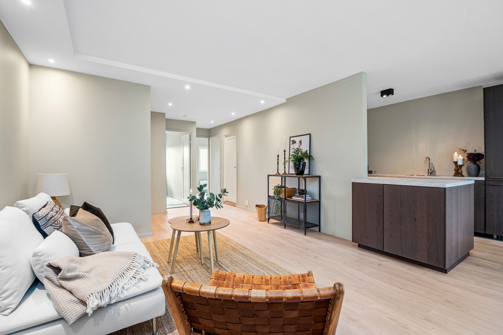 Meget gjennomført stil med tidsriktige materiell - og fargekombinasjoner. Galleribilde