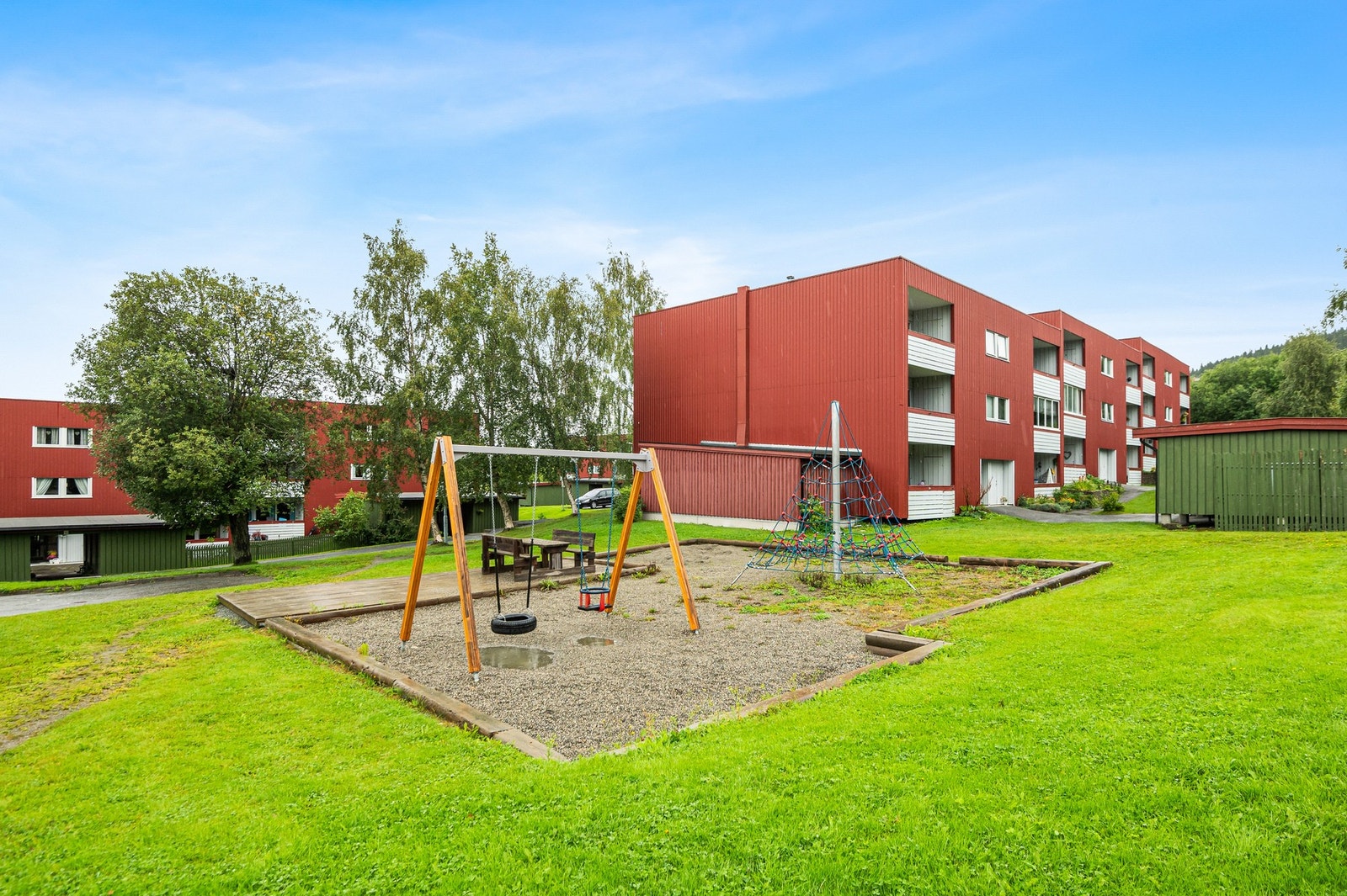 Veldrevet borettslag med flotte uteområder som står klar til bruk. Galleribilde