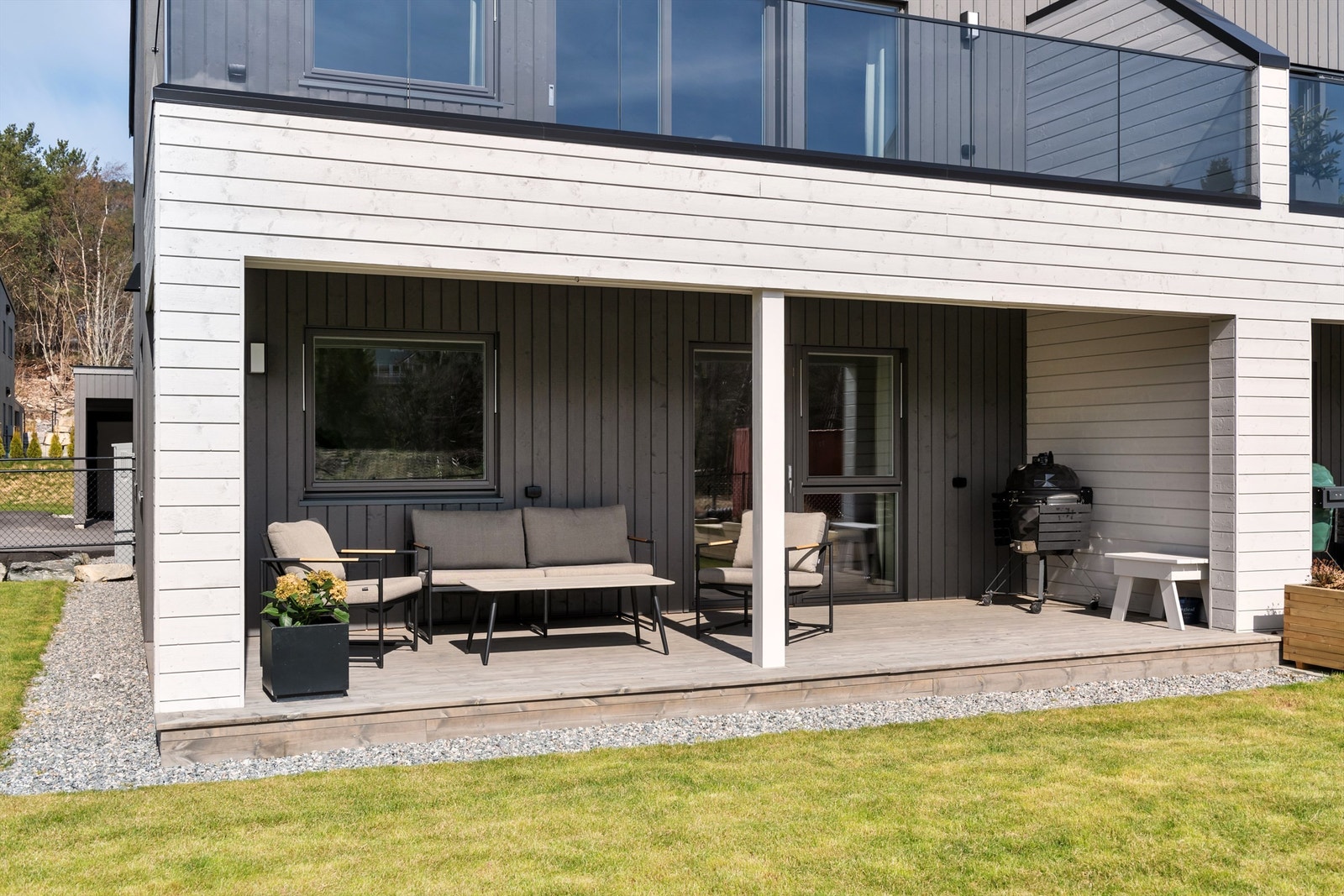 Solrik terrasse på 19m² med overbygg Galleribilde