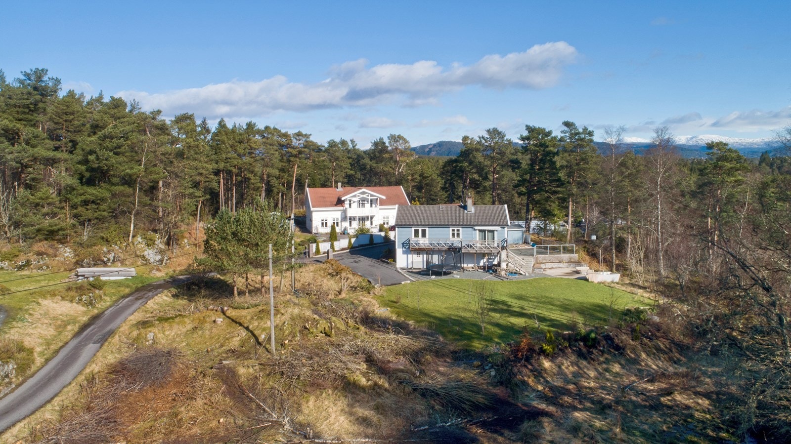 Idyllisk tomt innerst i blindvei Galleribilde