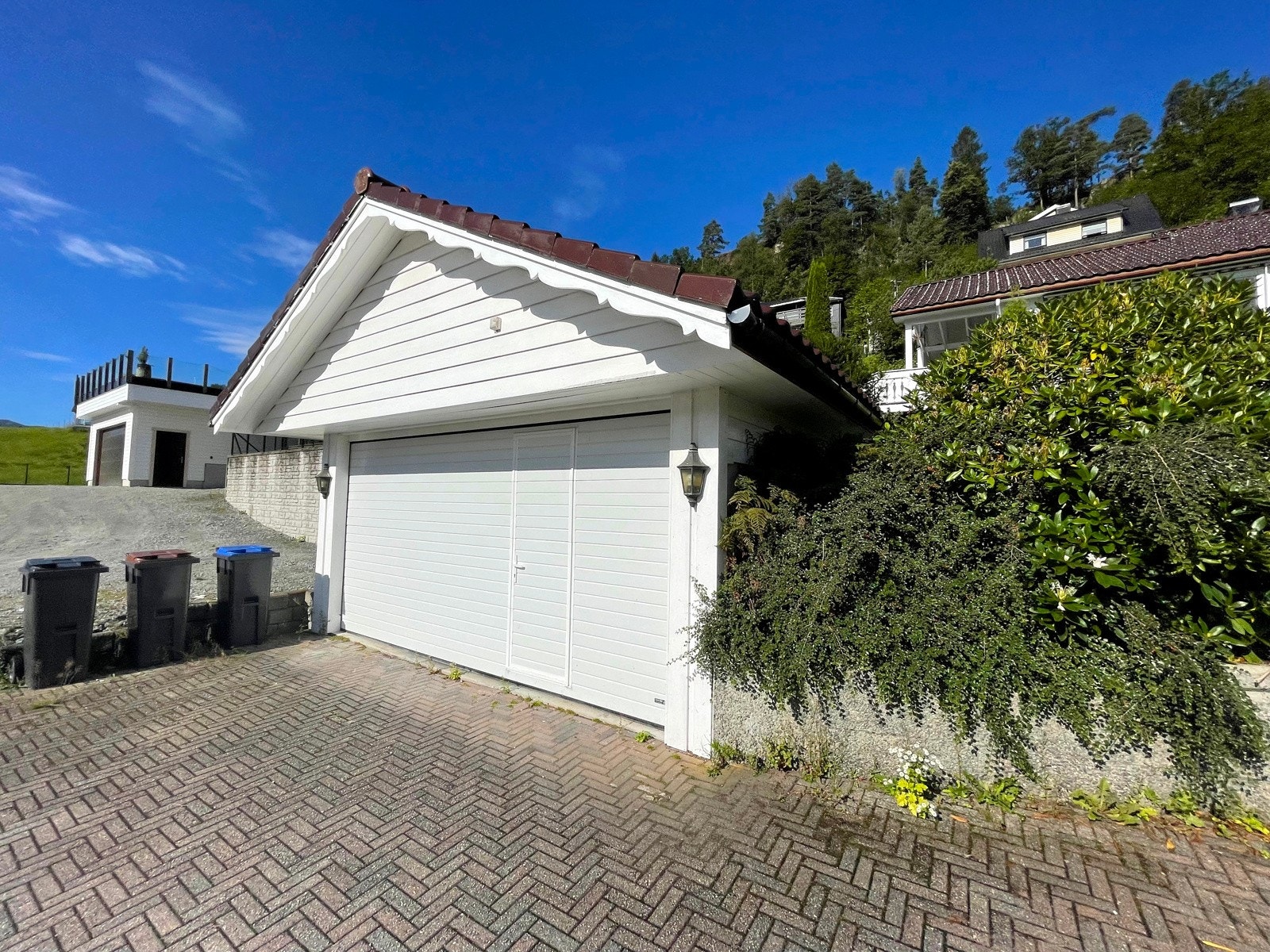 Nyere garasje Galleribilde