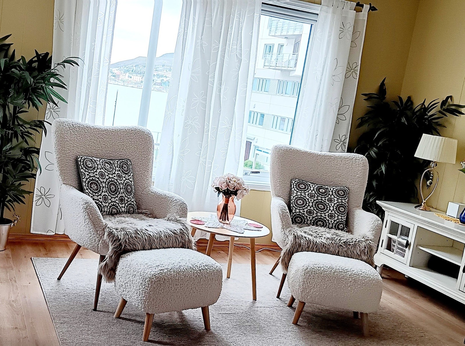Private bilder: veggene er malt i nyere tid. Galleribilde