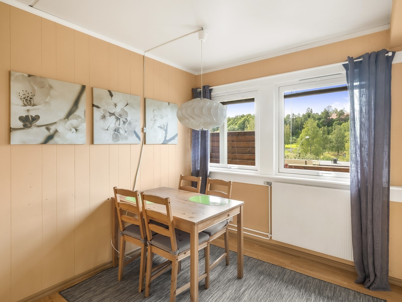 Adkomst fra stue til den vestvendte terrassen. Galleribilde