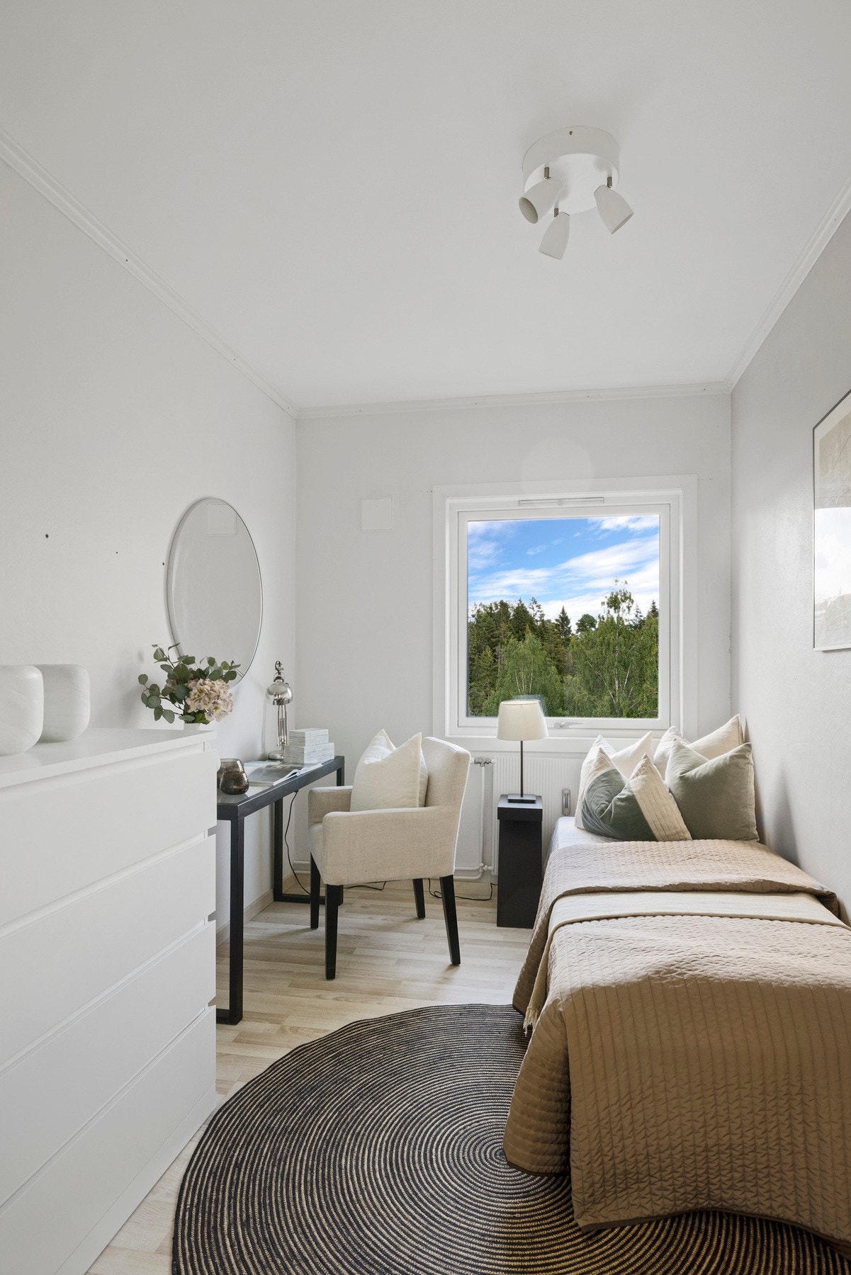 Soverom 1 - god plass til seng og garderobe. Galleribilde