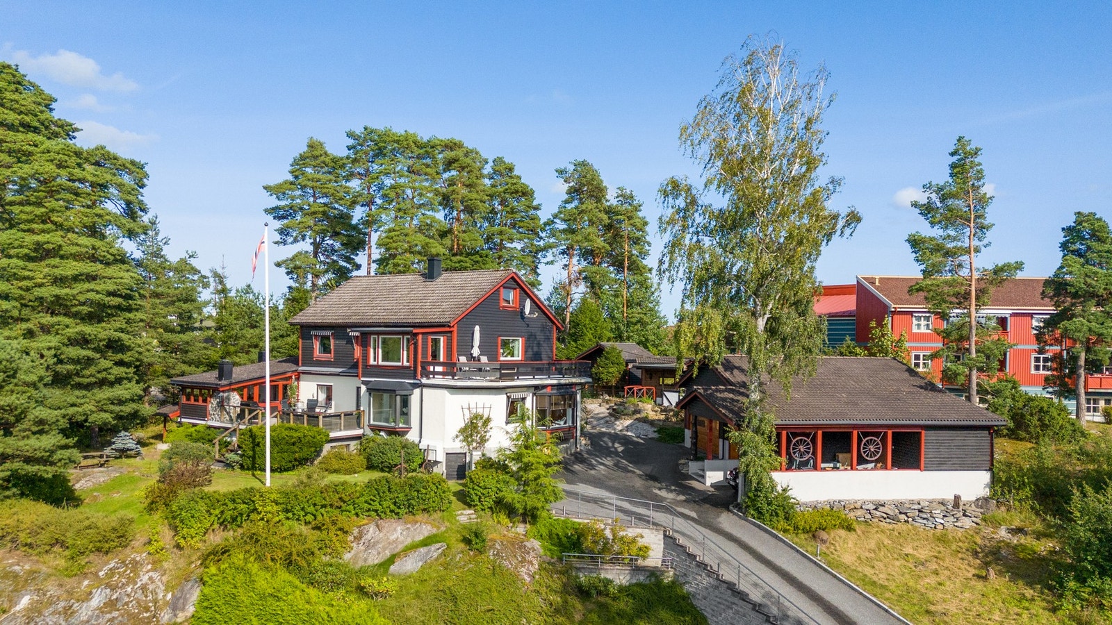 Særdeles innholdsrik og velholdt tomannsbolig på Glenne Galleribilde