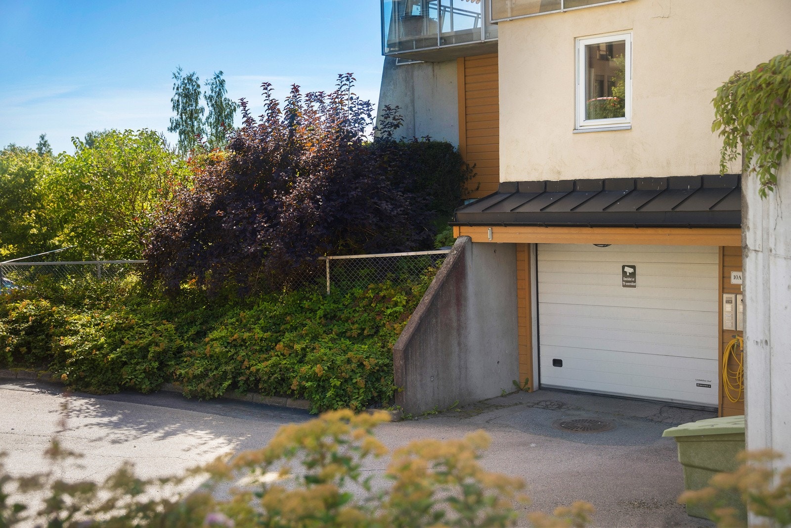 Det medfølger parkeringsplass med ladepunkt for EL-bil Galleribilde