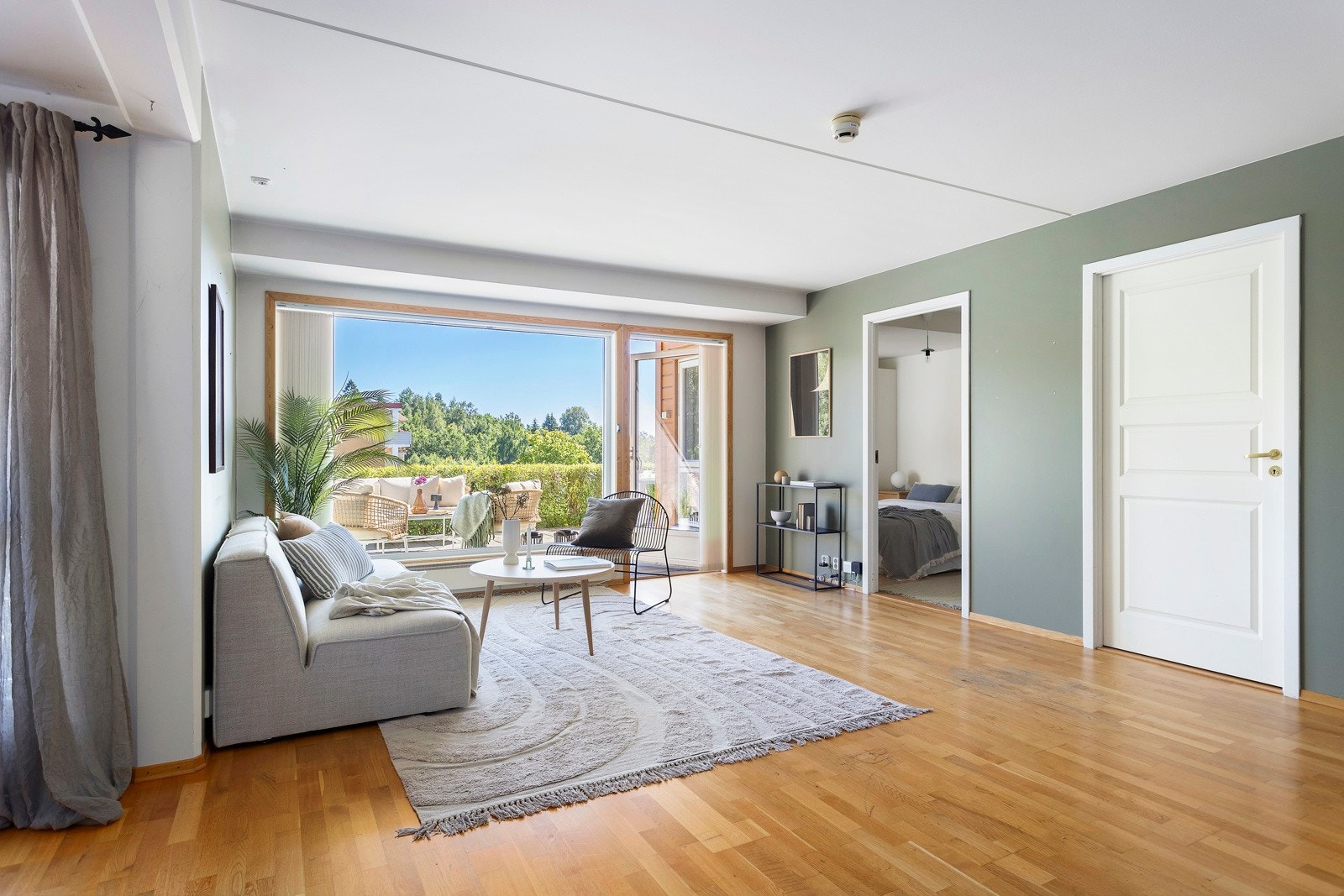 Stuen har rikelig med plass til møblering Galleribilde