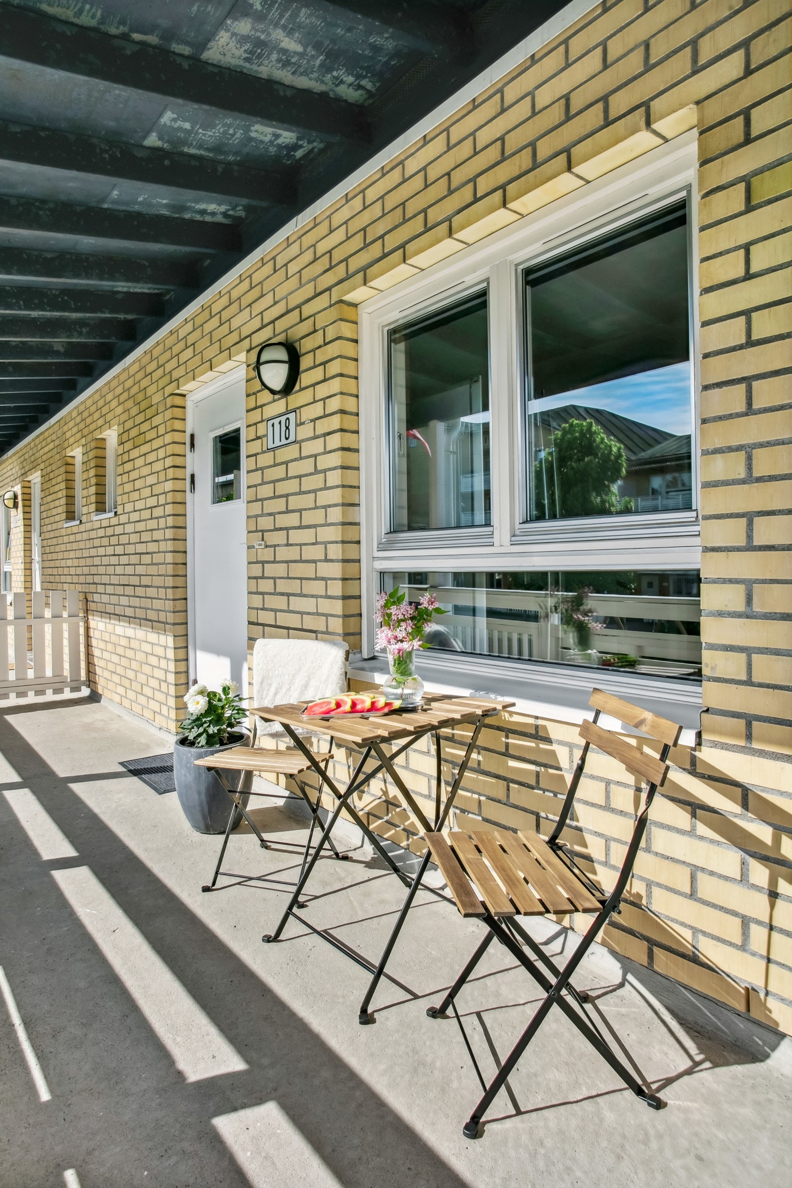 Balkong ved inngangsparti Galleribilde