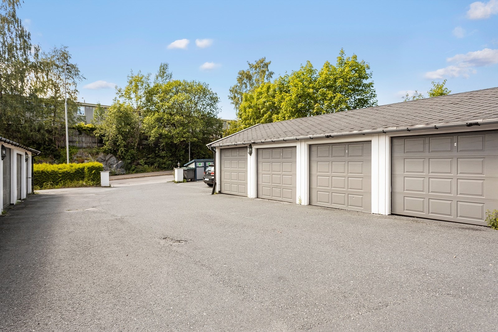 Garasjeplass medfølger. Galleribilde