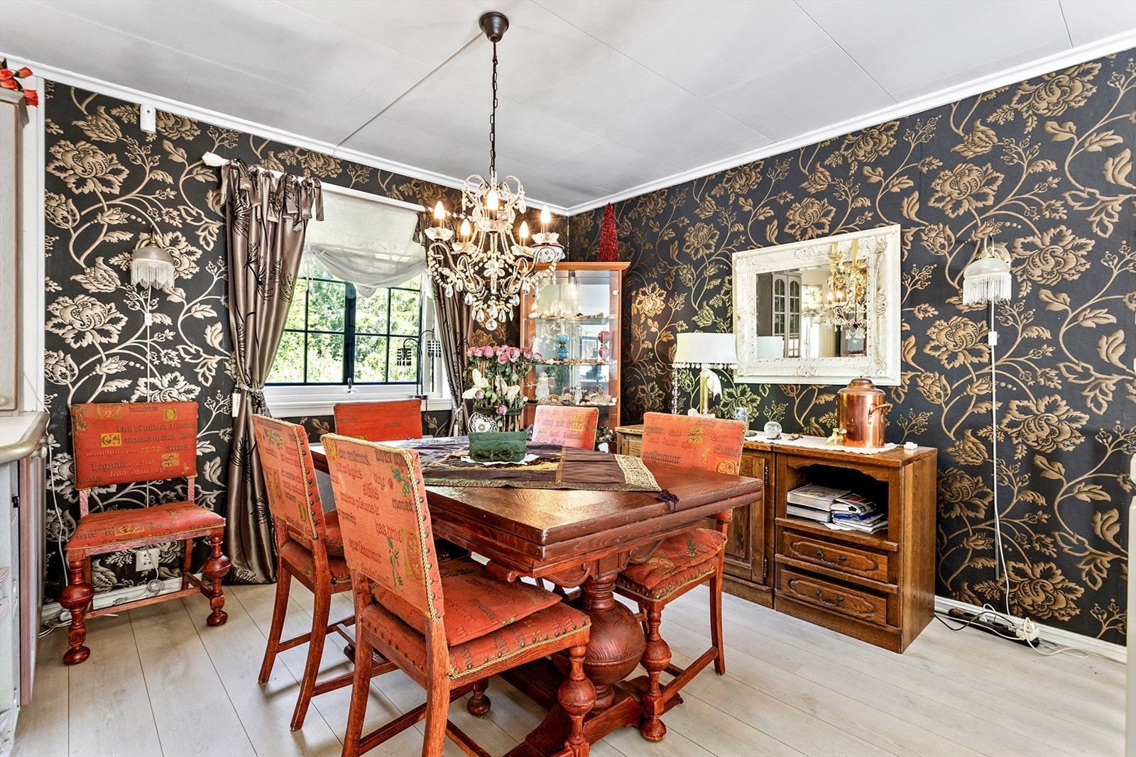 God plass til spisestue. Galleribilde