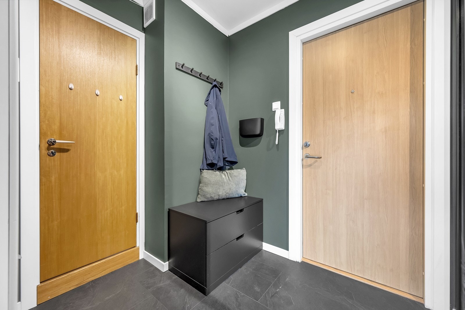 Leiligheten disponerer en bod i 1.etasje. Det er også fellesvaskeri i hver etasje. Galleribilde