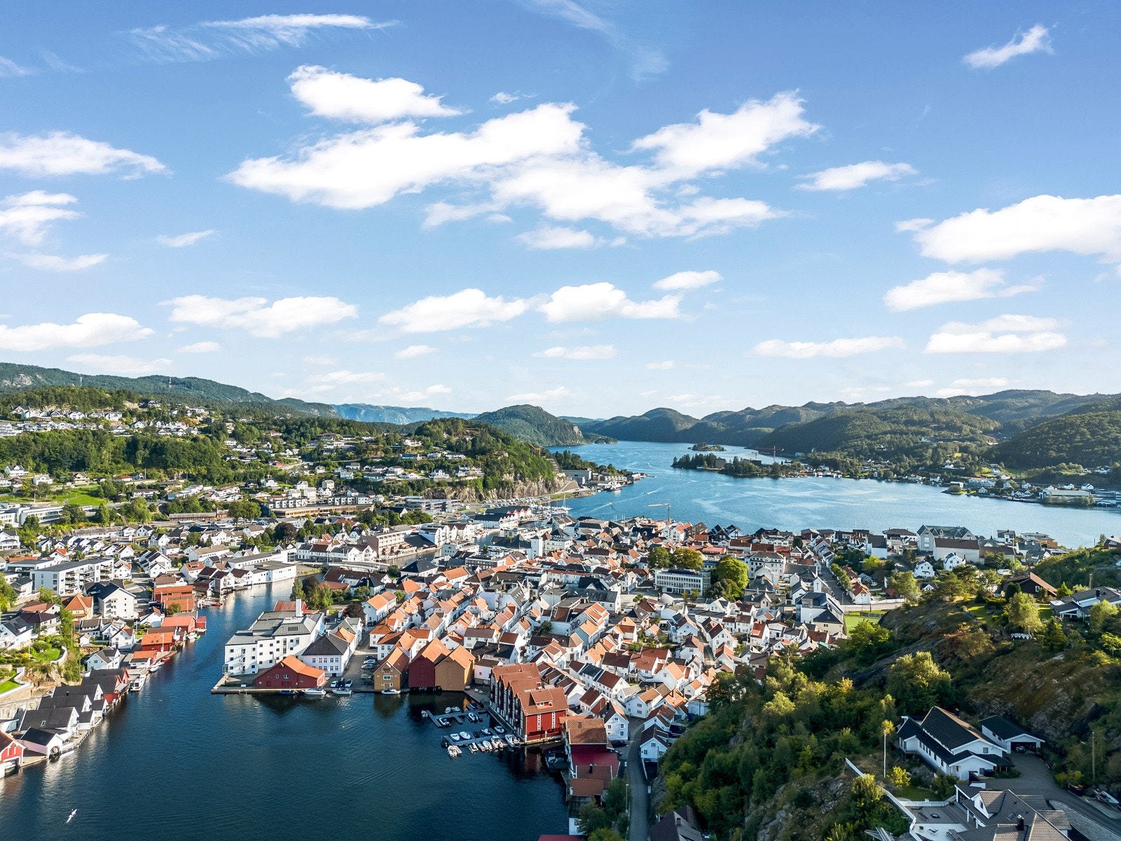 Leiligheten ligger svært sentralt med nærhet til alt bykjernen har å by på. Galleribilde