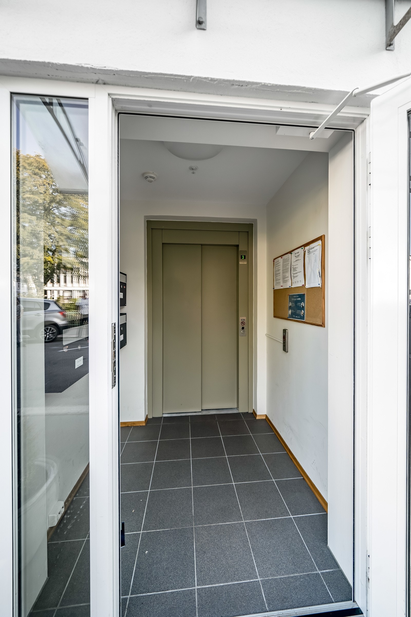 Felles inngangsparti. Galleribilde