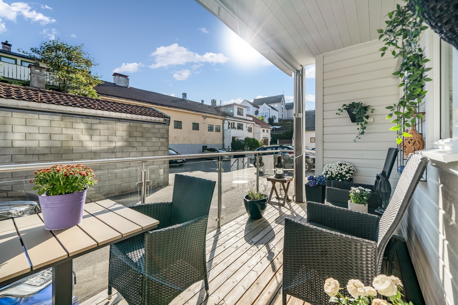 Sørvendt terrasse med gode solforhold! Galleribilde