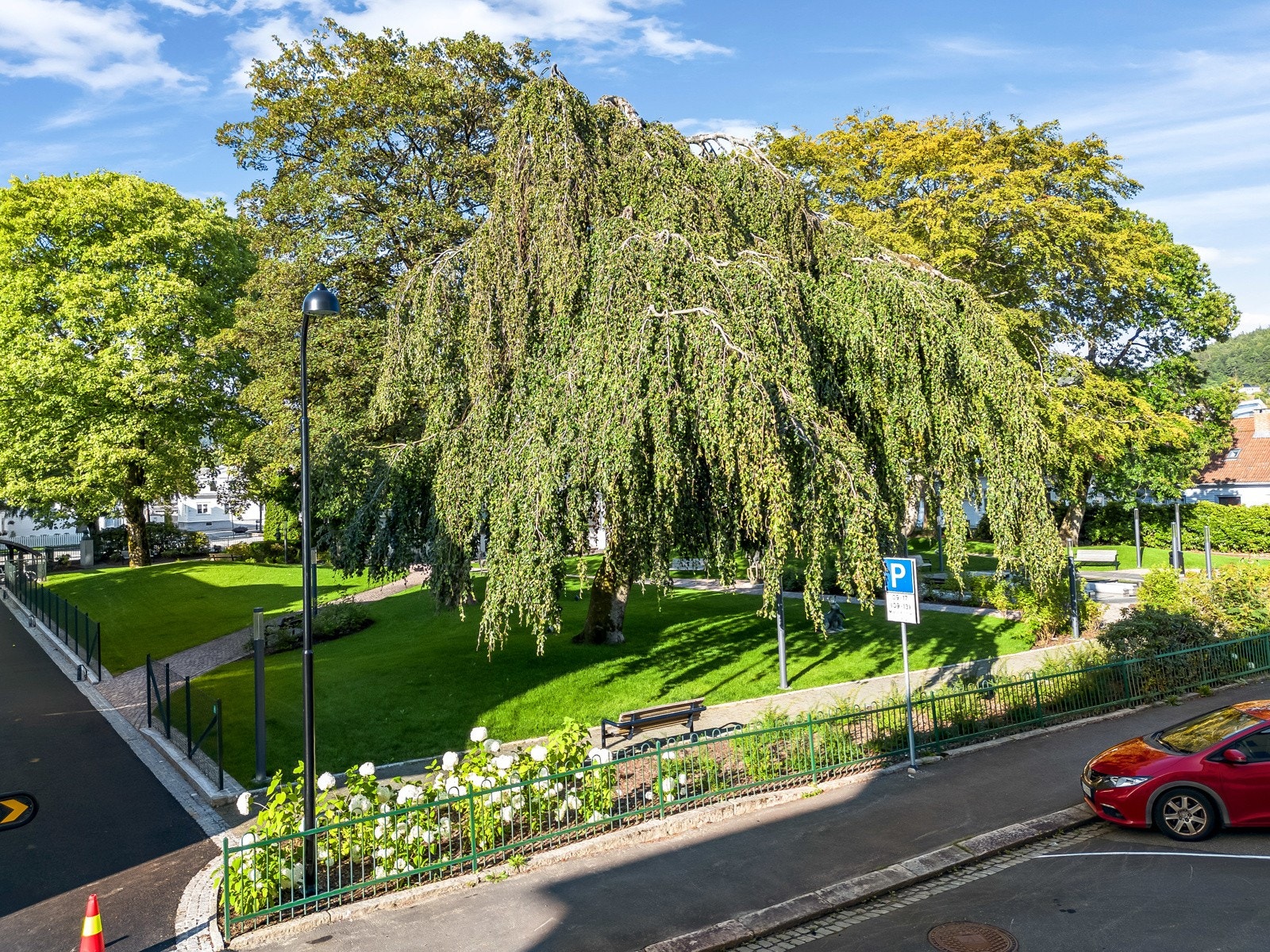 Nyt stillheten i en ellers aktiv og innholdsrik bykjerne. Galleribilde
