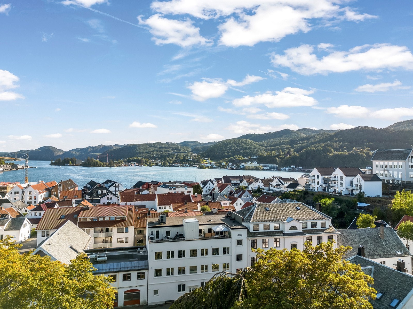 Meget sentral beliggenhet, kort vei til alt av fasiliteter. Galleribilde