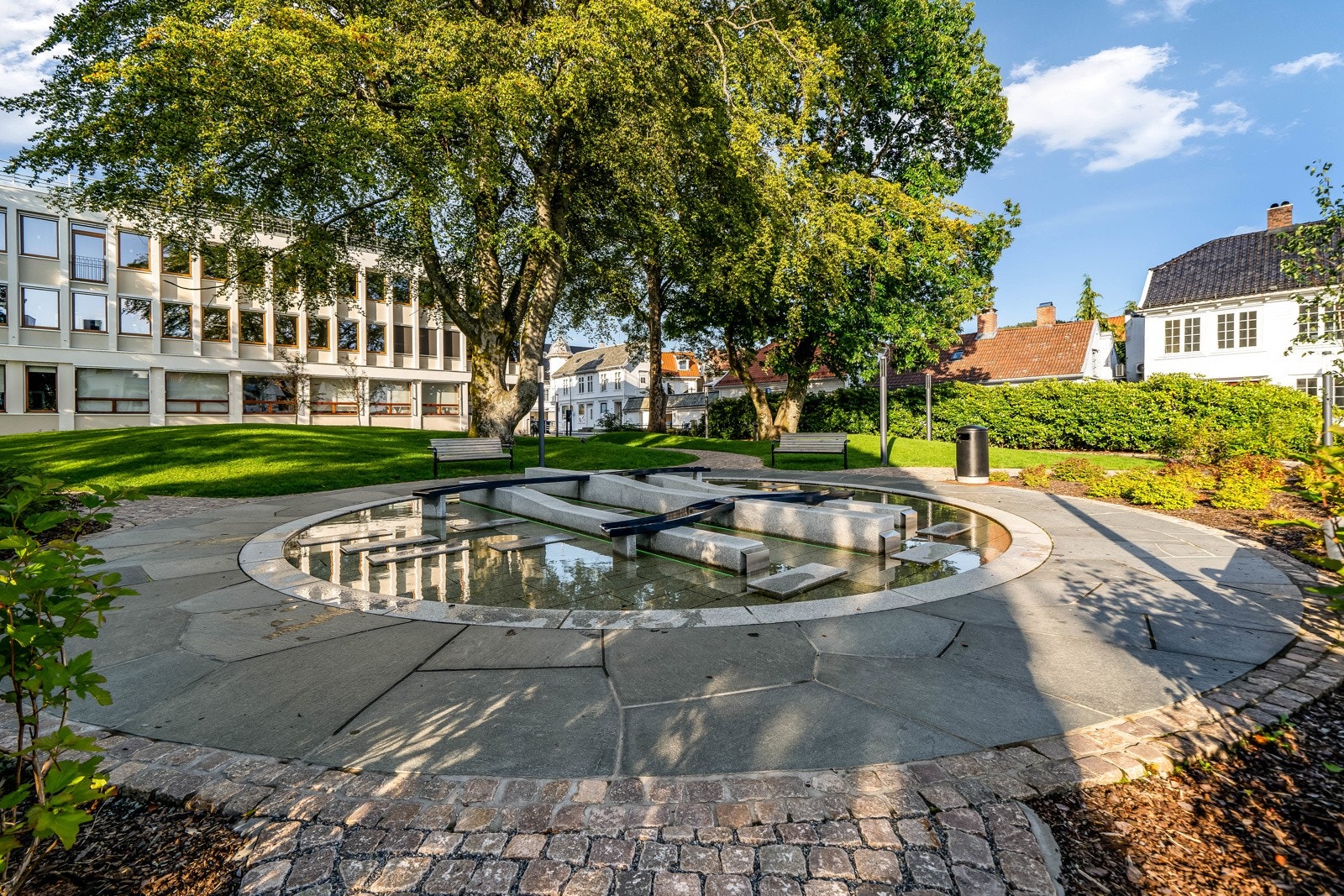 Nyt stillheten i en ellers aktiv og innholdsrik bykjerne. Galleribilde