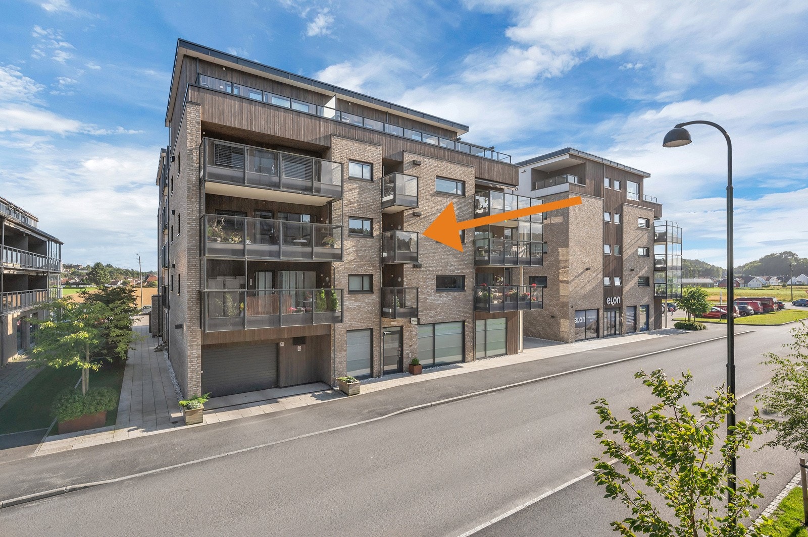 Pent plassert i 3. etasje med balkong. Galleribilde