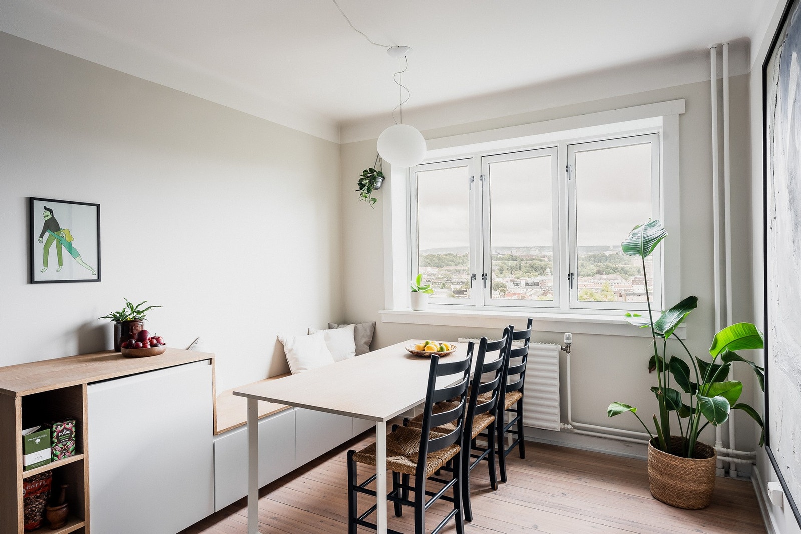Lys og luftig 2(3)-roms med fantastisk utsikt! Galleribilde