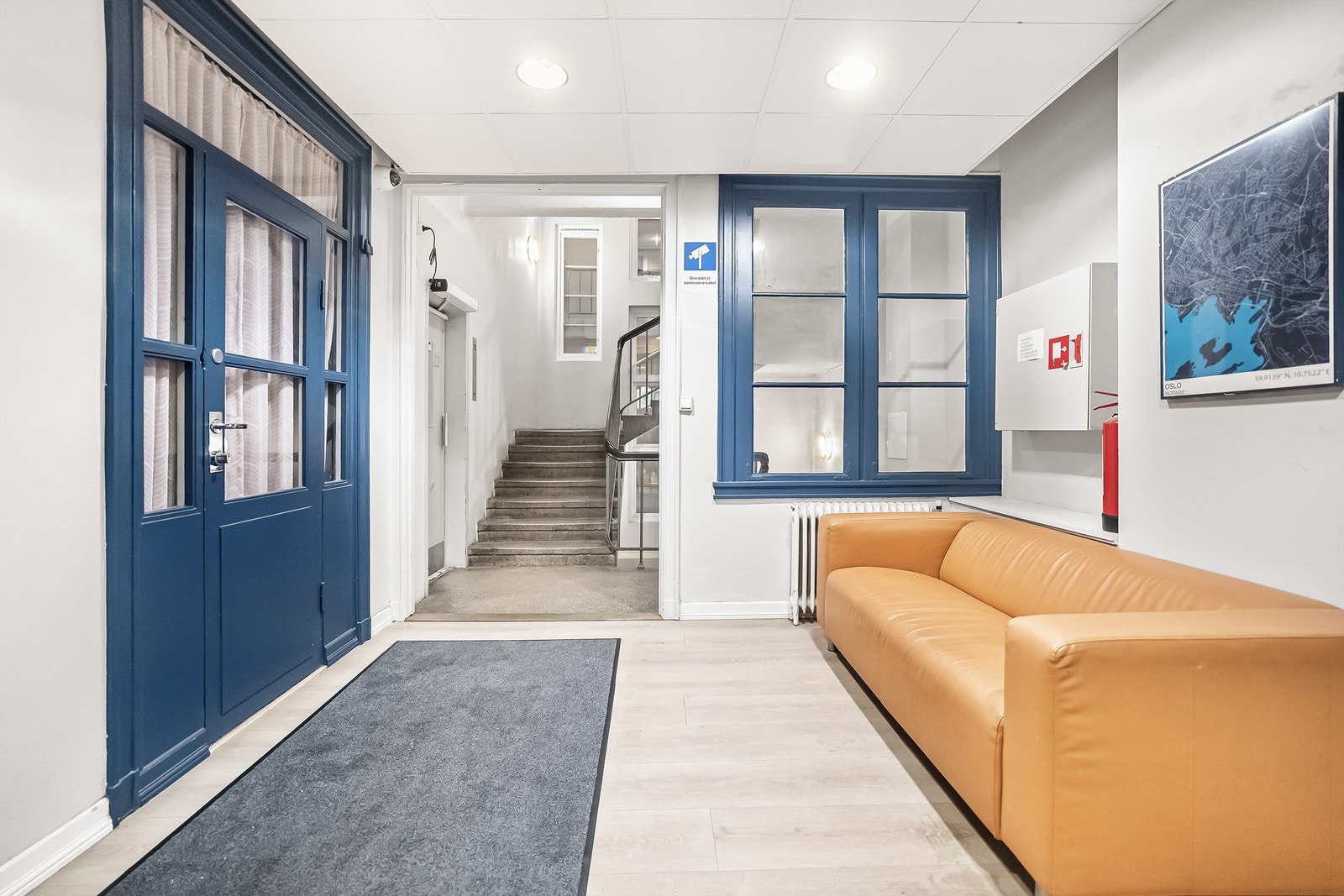 Inngangsparti. Adkomst via felles trappegang med heis og callinganlegg. Galleribilde
