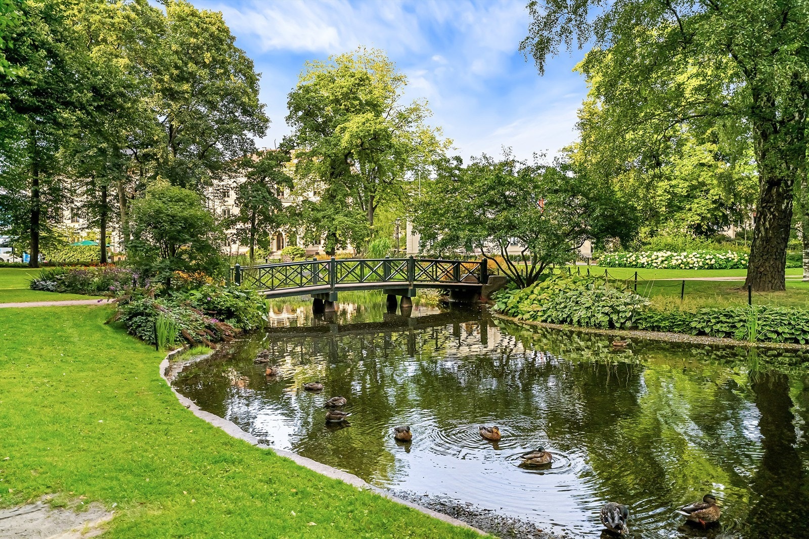 Her kan man nyte finværsdager i grønne og hyggelige omgivelser. Galleribilde