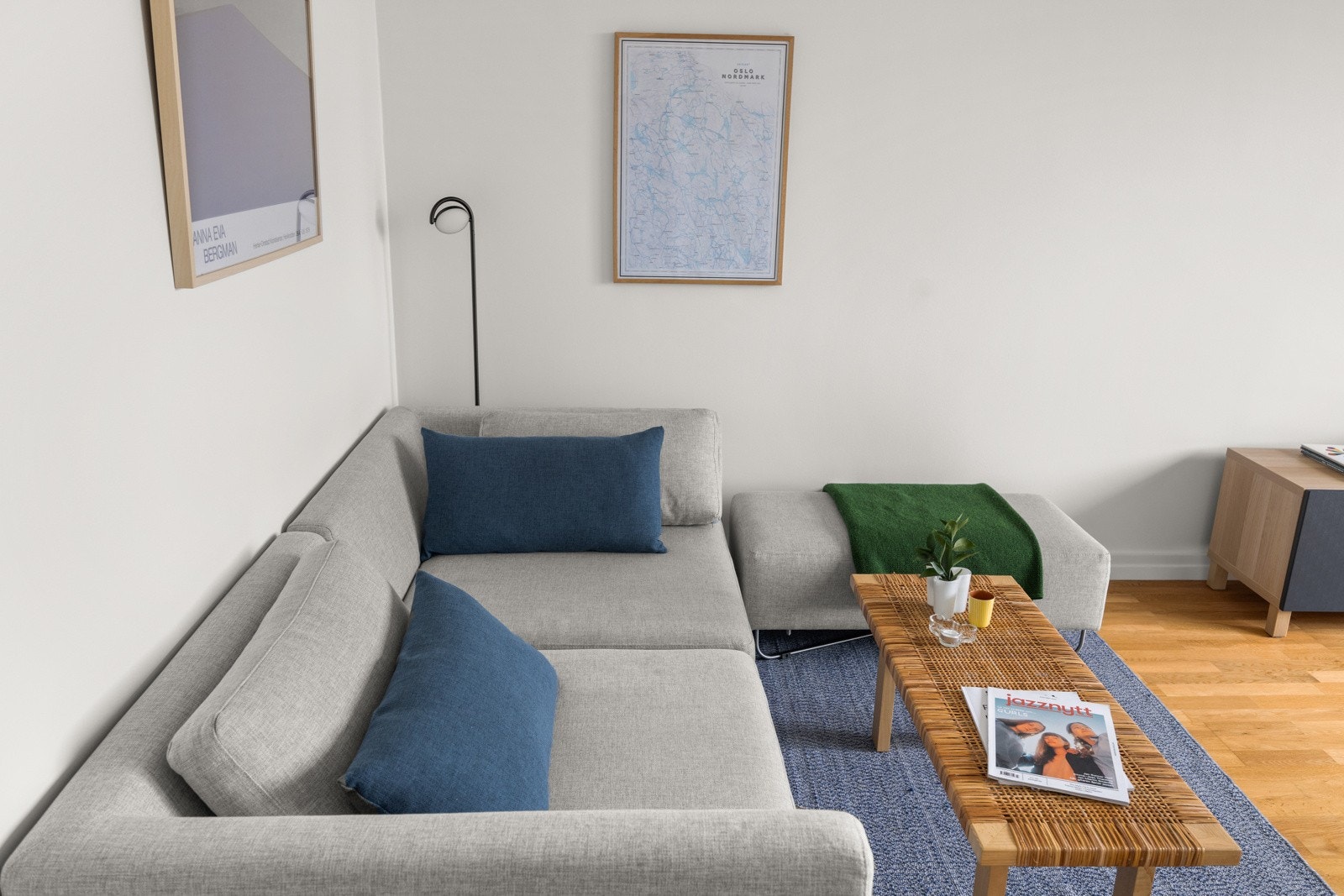 Leiligheten er malt i lyse delikate farger. Galleribilde