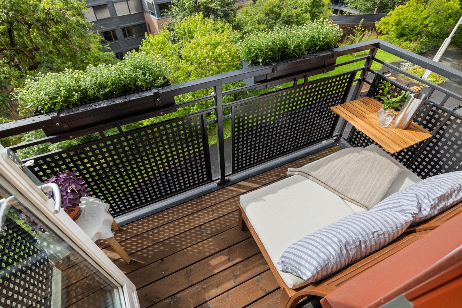 Usjenert balkong med fritt utsyn. Galleribilde