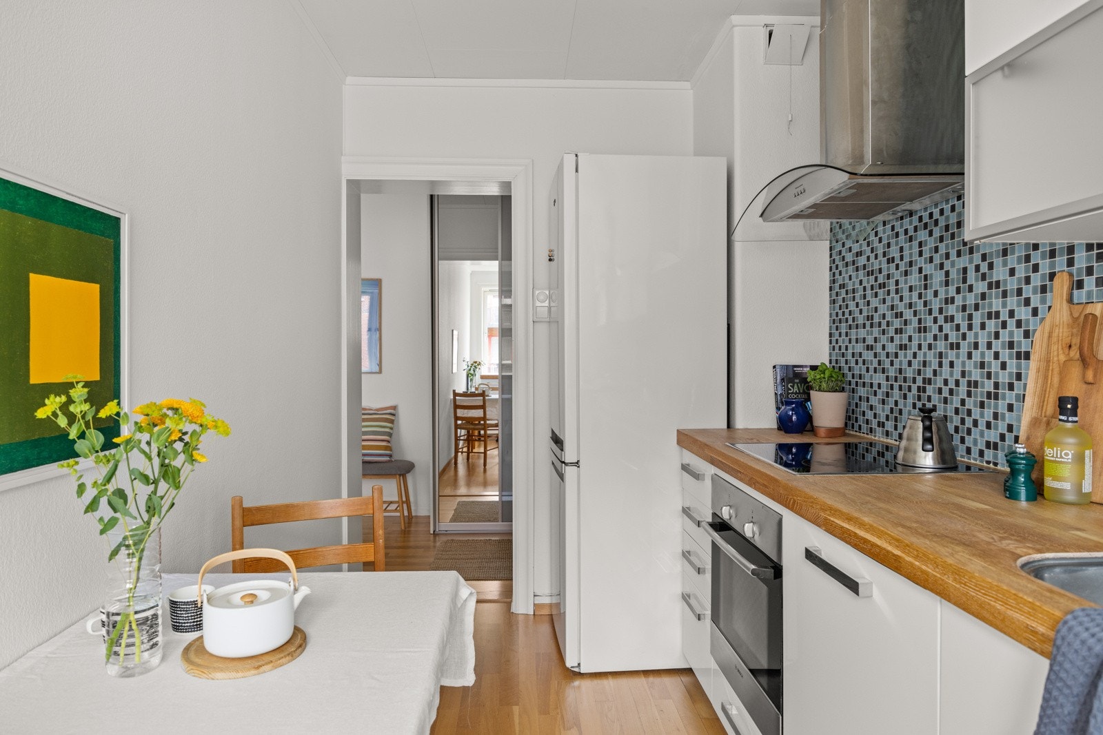 Rikelig med skap- og benkeplass. Galleribilde