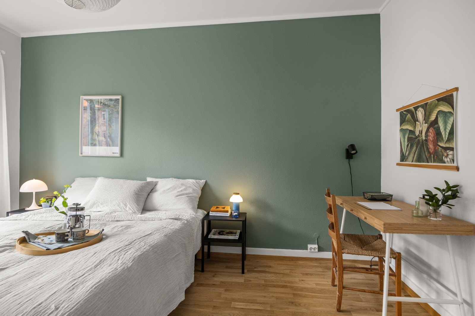 God plass til både dobbeltseng og arbeidspult. Galleribilde