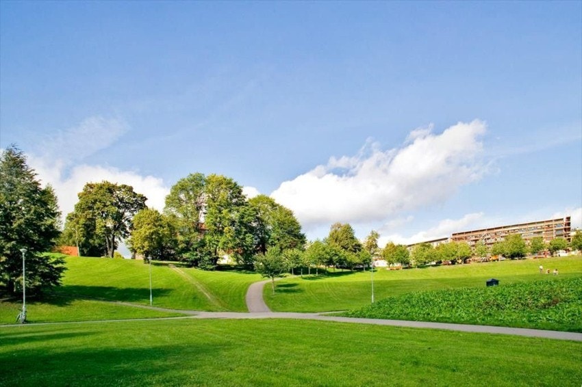 Borettslaget grenser mot parkanlegget Myrerløkka. Galleribilde